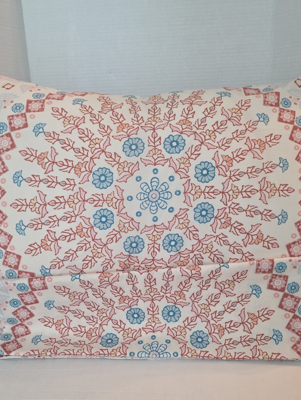 Pottery Barn Teen Cream Blue Medallion Organic Cotton Standard Pillow Shams Set